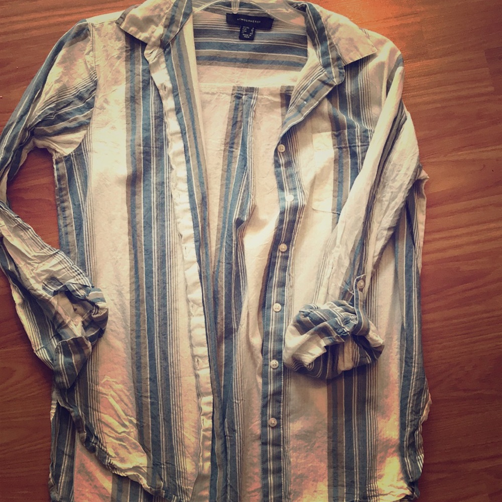 Lightweight button blouse